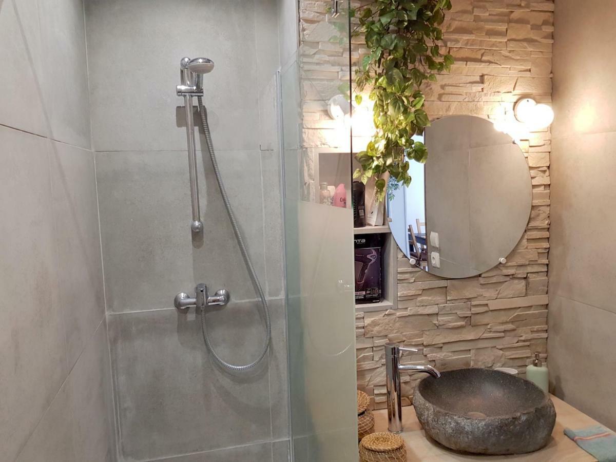 Au Petit Thai - T2 Avec Balcon - Montpellier Centre Apartment ภายนอก รูปภาพ